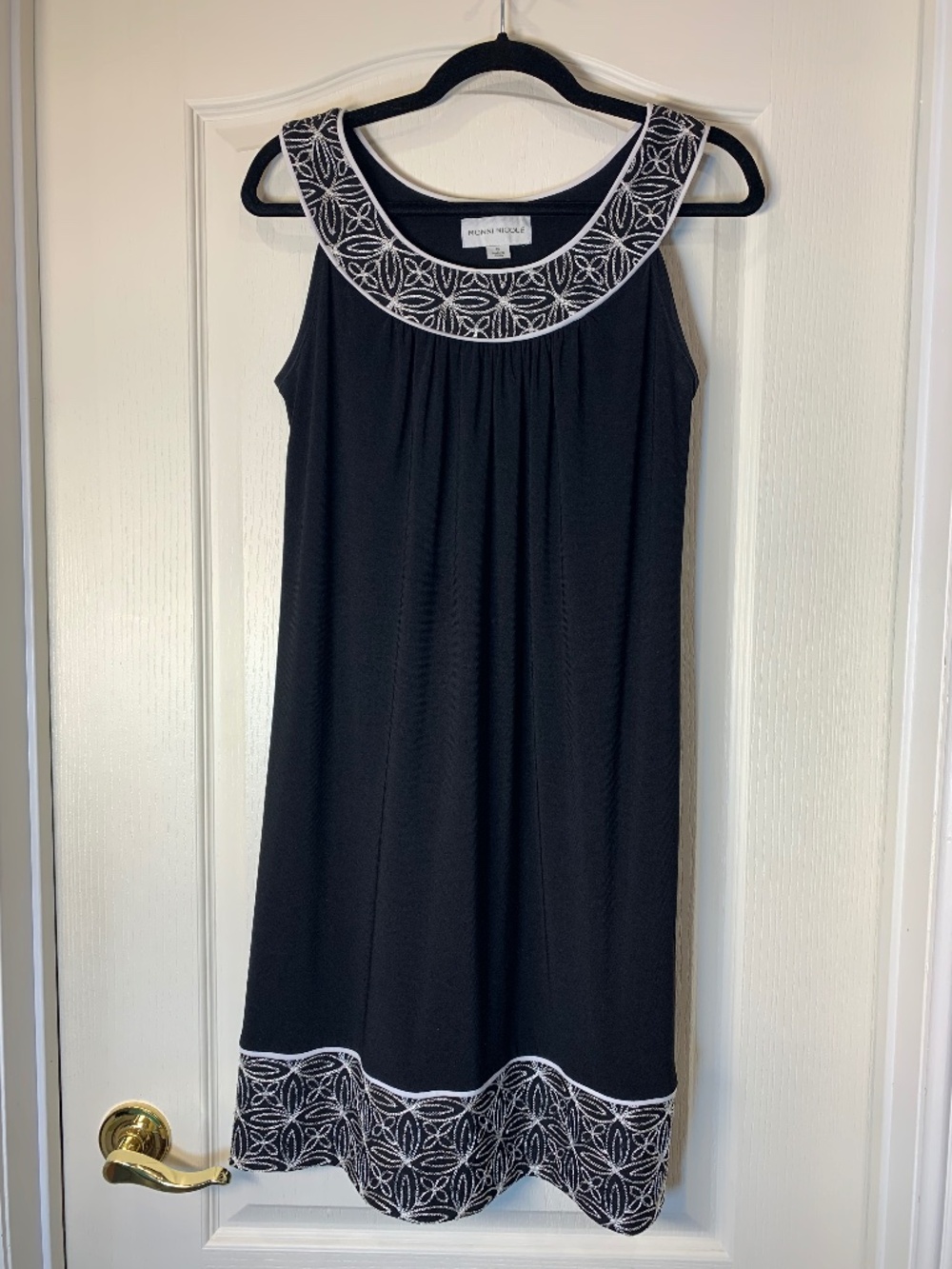 Ronni Nicole Black White Embroidered Resort Dress Sleeveless Vacation Chic